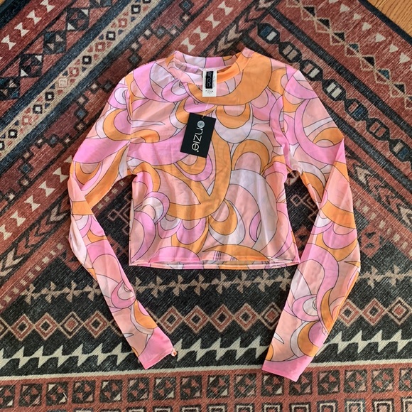 Onzie Sheer Lotus Crop Top - Picture 5 of 6